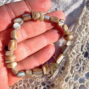 Natural Mother Of Pearl Shell Stretch Bracelet